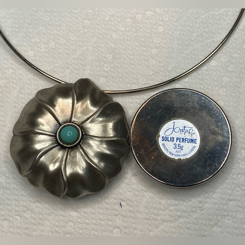 🔥Vintage 1970 Solid Perfume Pendant Necklace - Picture 6 of 7